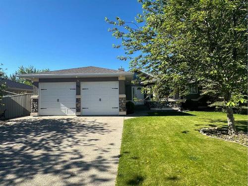 627 Maple Place, Picture Butte, AB - Outdoor