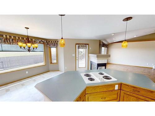 627 Maple Place, Picture Butte, AB - Indoor Photo Showing Kitchen