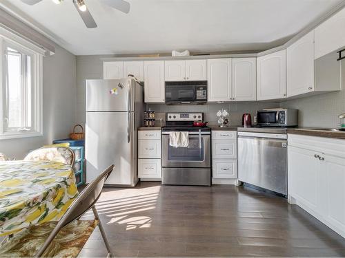 #5-2240 Mayor Magrath Drive South, Lethbridge, AB - Indoor Photo Showing Kitchen