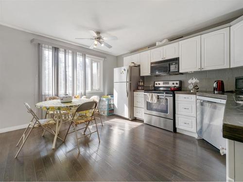 #5-2240 Mayor Magrath Drive South, Lethbridge, AB - Indoor Photo Showing Kitchen