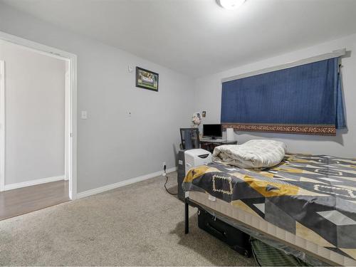 #5-2240 Mayor Magrath Drive South, Lethbridge, AB - Indoor Photo Showing Bedroom