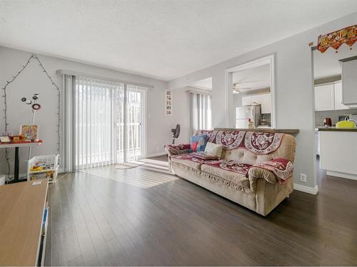 #5-2240 Mayor Magrath Drive South, Lethbridge, AB - Indoor Photo Showing Living Room