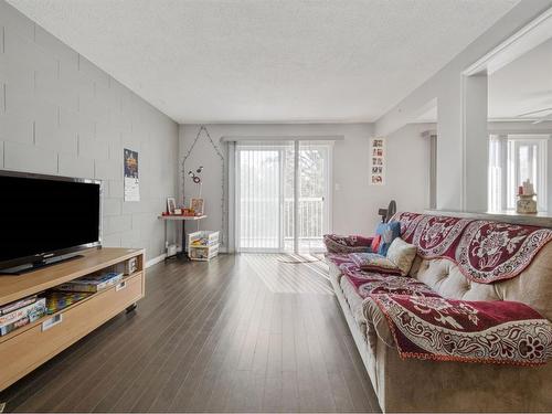 #5-2240 Mayor Magrath Drive South, Lethbridge, AB - Indoor Photo Showing Living Room