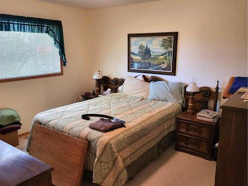 17-100 Fairmont Boulevard South, Lethbridge, AB - Indoor Photo Showing Bedroom