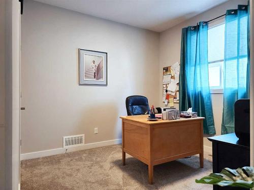 335 Aquitania Boulevard West, Lethbridge, AB - Indoor Photo Showing Office