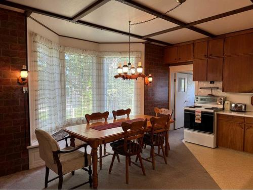 810 Schofield Street, Pincher Creek, AB - Indoor Photo Showing Dining Room