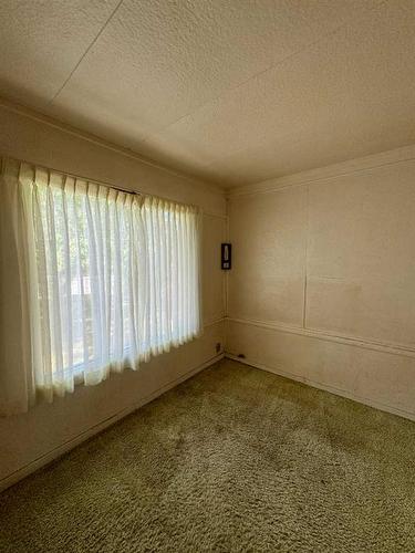 810 Schofield Street, Pincher Creek, AB - Indoor Photo Showing Other Room