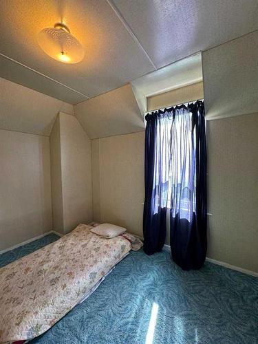 810 Schofield Street, Pincher Creek, AB - Indoor Photo Showing Bedroom