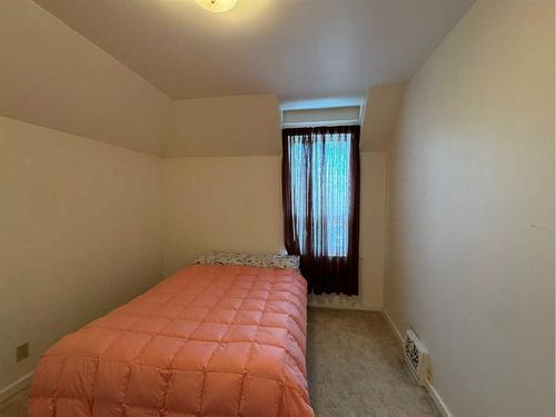 810 Schofield Street, Pincher Creek, AB - Indoor Photo Showing Bedroom