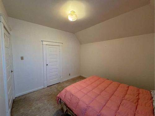 810 Schofield Street, Pincher Creek, AB - Indoor Photo Showing Bedroom