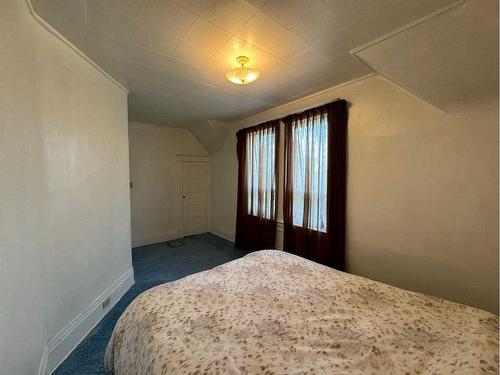 810 Schofield Street, Pincher Creek, AB - Indoor Photo Showing Bedroom