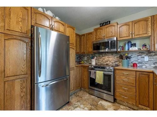 302 Sherwood Place West, Lethbridge, AB - Indoor Photo Showing Kitchen