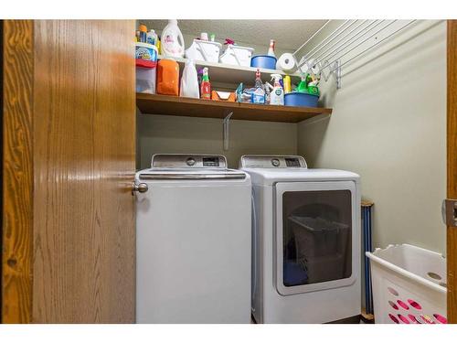 302 Sherwood Place West, Lethbridge, AB - Indoor Photo Showing Laundry Room