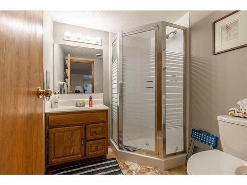 302 Sherwood Place West, Lethbridge, AB - Indoor Photo Showing Bathroom