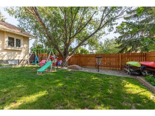 302 Sherwood Place West, Lethbridge, AB - Outdoor With Backyard