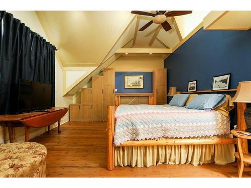 459 Sunset Drive, Rural Vulcan County, AB - Indoor Photo Showing Bedroom