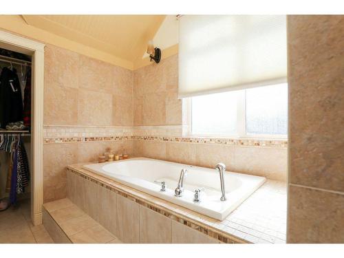 459 Sunset Drive, Rural Vulcan County, AB - Indoor Photo Showing Bathroom