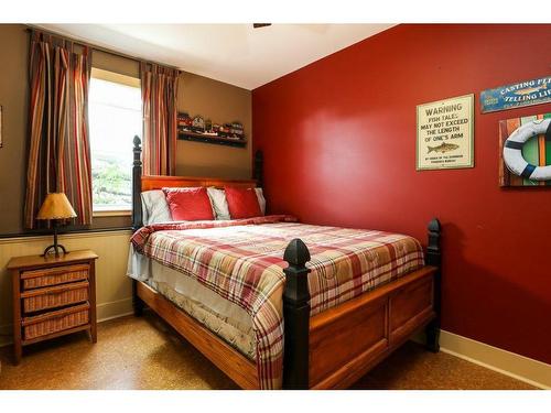 459 Sunset Drive, Rural Vulcan County, AB - Indoor Photo Showing Bedroom