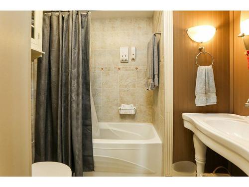 459 Sunset Drive, Rural Vulcan County, AB - Indoor Photo Showing Bathroom