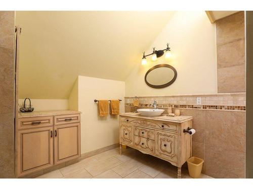 459 Sunset Drive, Rural Vulcan County, AB - Indoor Photo Showing Bathroom