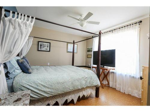 459 Sunset Drive, Rural Vulcan County, AB - Indoor Photo Showing Bedroom