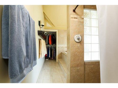 459 Sunset Drive, Rural Vulcan County, AB - Indoor Photo Showing Bathroom