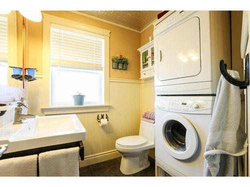 459 Sunset Drive, Rural Vulcan County, AB - Indoor Photo Showing Laundry Room