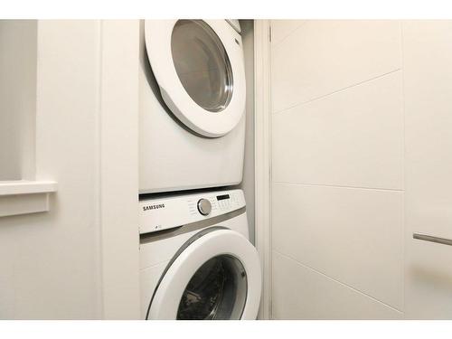 953 Miners Boulevard West, Lethbridge, AB - Indoor Photo Showing Laundry Room