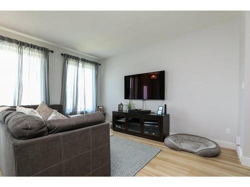 953 Miners Boulevard West, Lethbridge, AB - Indoor Photo Showing Living Room