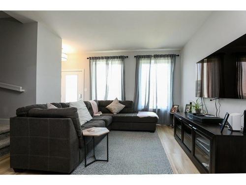 953 Miners Boulevard West, Lethbridge, AB - Indoor Photo Showing Living Room