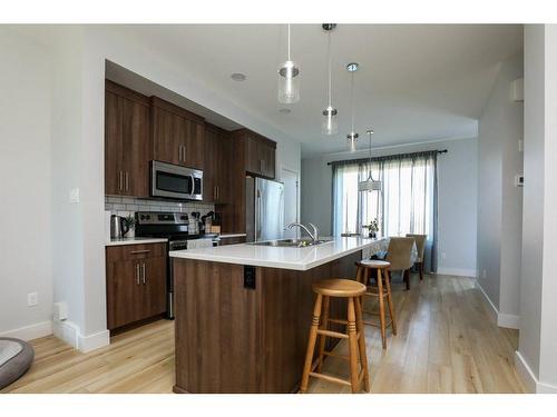 953 Miners Boulevard West, Lethbridge, AB - Indoor Photo Showing Kitchen With Upgraded Kitchen