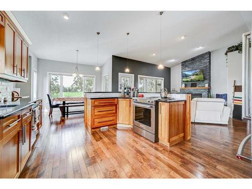 2804 23 Street, Coaldale, AB - Indoor Photo Showing Kitchen With Upgraded Kitchen