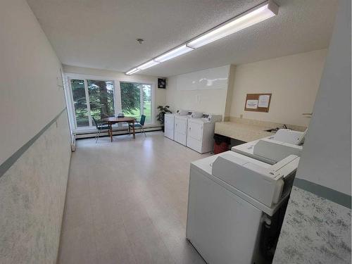 206-75 Temple Boulevard West, Lethbridge, AB - Indoor Photo Showing Laundry Room