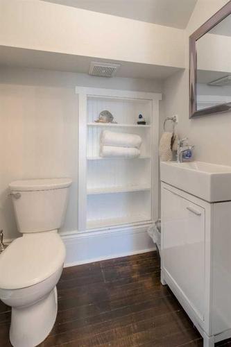 652 11 Street South, Lethbridge, AB - Indoor Photo Showing Bathroom