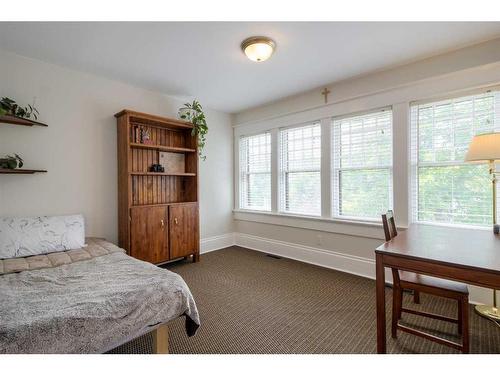 652 11 Street South, Lethbridge, AB - Indoor Photo Showing Bedroom