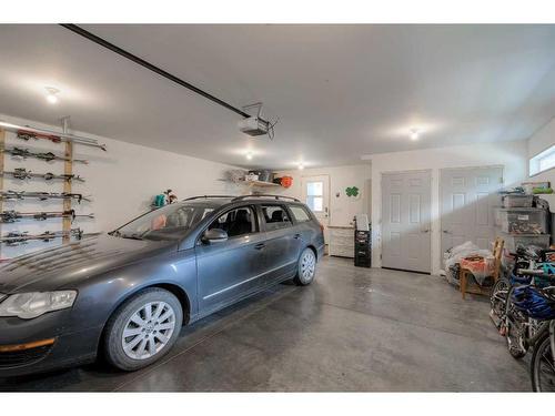 652 11 Street South, Lethbridge, AB - Indoor Photo Showing Garage