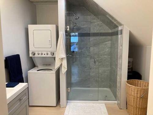 652 11 Street South, Lethbridge, AB - Indoor Photo Showing Laundry Room