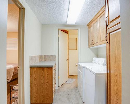 2005 16 Street North, Lethbridge, AB - Indoor Photo Showing Laundry Room