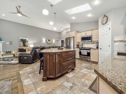 295 Canyon Boulevard West, Lethbridge, AB - Indoor Photo Showing Kitchen With Upgraded Kitchen