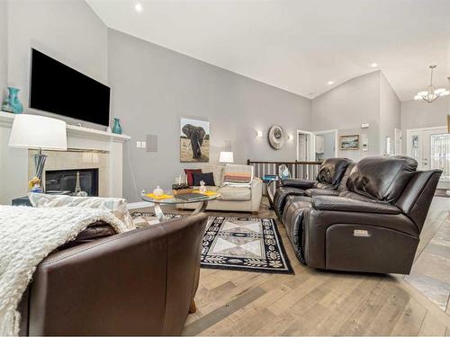 295 Canyon Boulevard West, Lethbridge, AB - Indoor Photo Showing Living Room