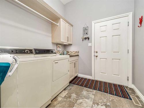 295 Canyon Boulevard West, Lethbridge, AB - Indoor Photo Showing Laundry Room