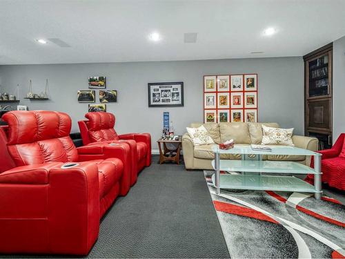 295 Canyon Boulevard West, Lethbridge, AB - Indoor Photo Showing Living Room