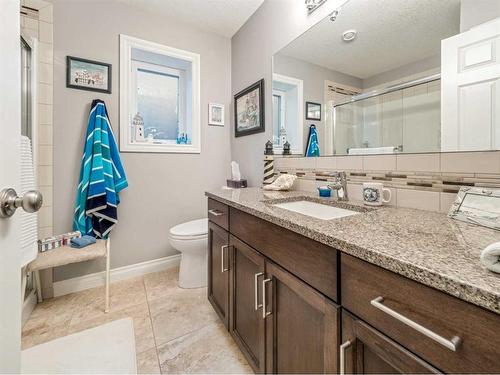 295 Canyon Boulevard West, Lethbridge, AB - Indoor Photo Showing Bathroom