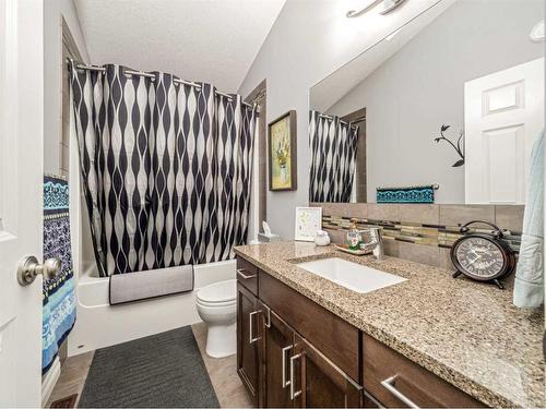 295 Canyon Boulevard West, Lethbridge, AB - Indoor Photo Showing Bathroom