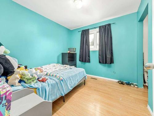 203 Ryerson Road West, Lethbridge, AB - Indoor Photo Showing Bedroom