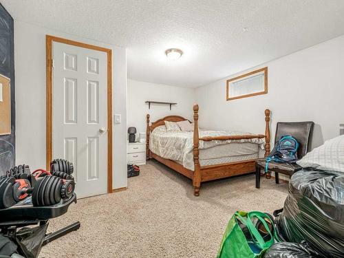 203 Ryerson Road West, Lethbridge, AB - Indoor Photo Showing Bedroom