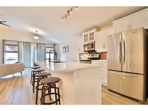 14 Edinburgh Gate West, Lethbridge, AB - Indoor Photo Showing Kitchen