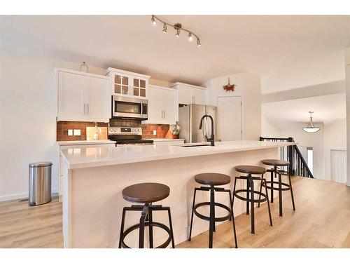 14 Edinburgh Gate West, Lethbridge, AB - Indoor Photo Showing Kitchen With Upgraded Kitchen