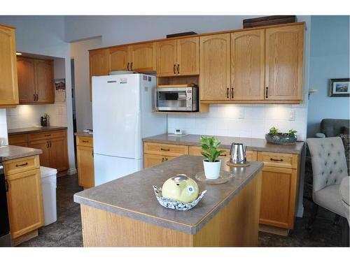 3406 Lakewood Road South, Lethbridge, AB - Indoor Photo Showing Kitchen