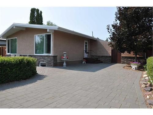 3406 Lakewood Road South, Lethbridge, AB - Outdoor